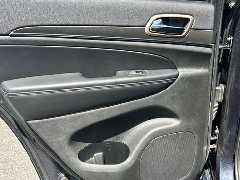 Used 2016 Jeep Grand Cherokee Limited image 26