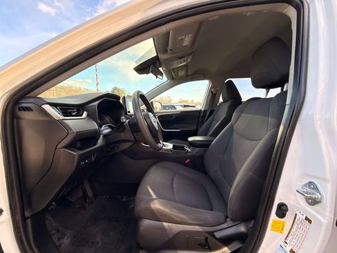 Used 2019 Toyota RAV4 LE image 23