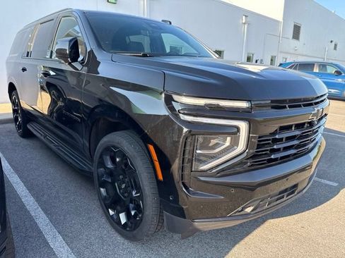 Used 2025 Chevrolet Suburban RST AWD/4WD image 7