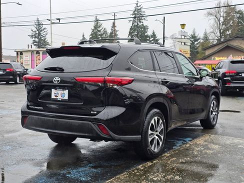 Used 2023 Toyota Highlander XLE image 7