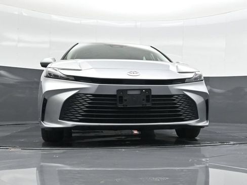 Used 2025 Toyota Camry LE FWD image 52