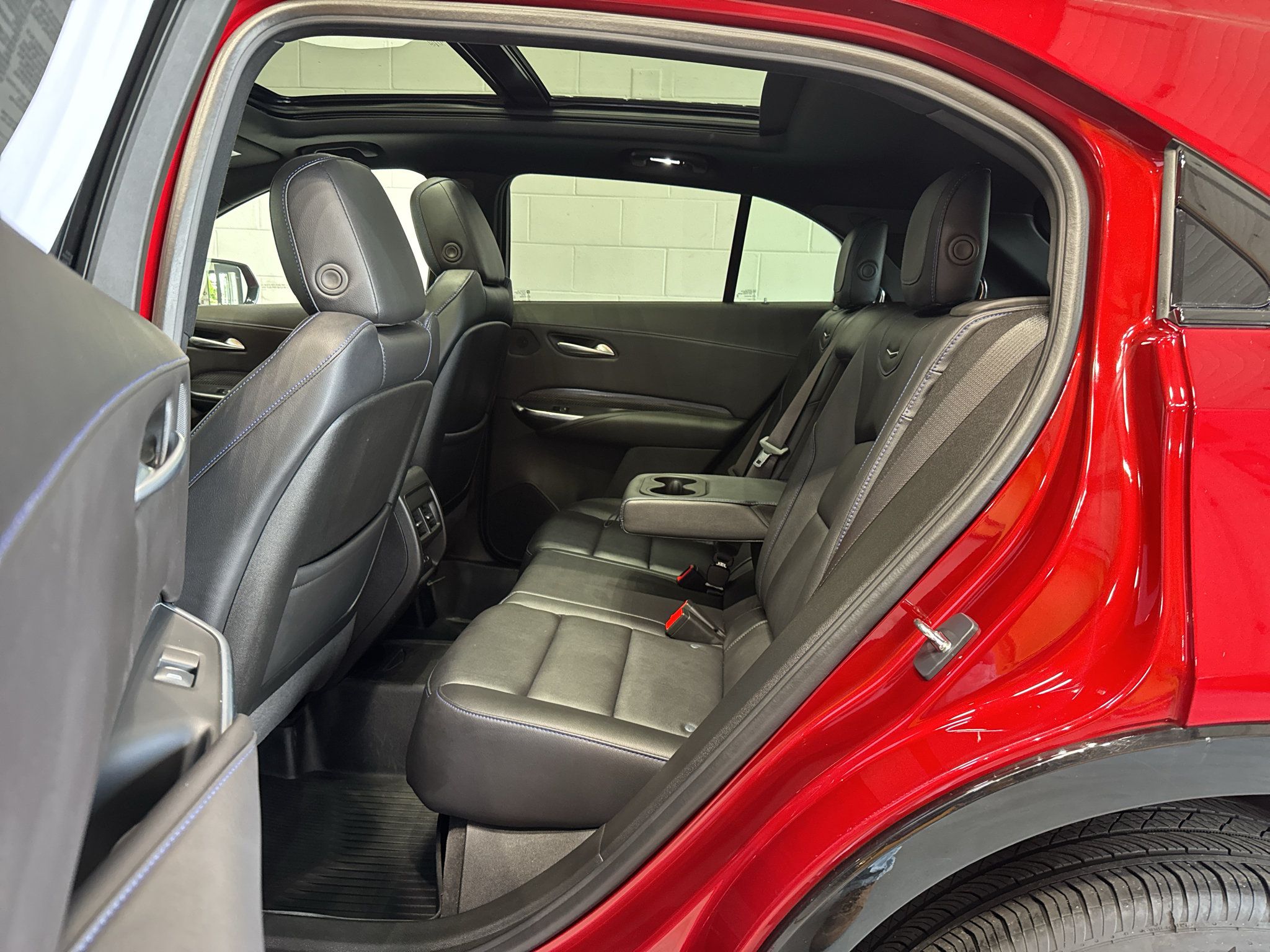 Used 2024 Cadillac XT4 Sport w/ LPO, Floor Liner Package AWD/4WD image 10