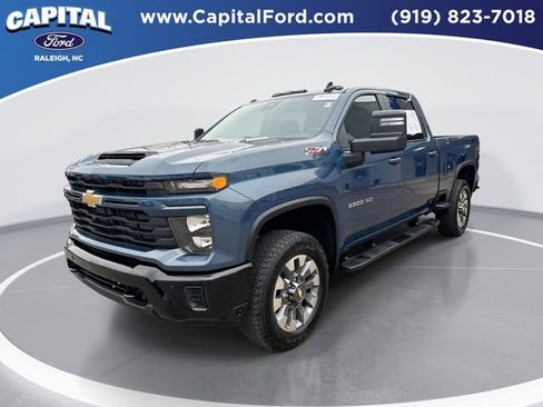 Used 2025 Chevrolet Silverado 2500 Custom w/ Custom Value Package image 1