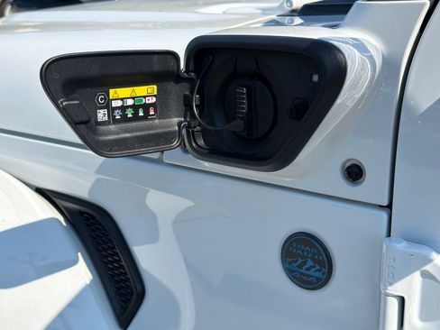 Used 2024 Jeep Wrangler High Altitude AWD/4WD image 20