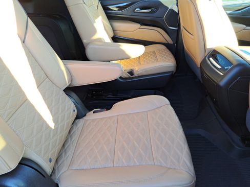 Used 2024 Cadillac Escalade ESV Sport w/ LPO, ONYX Package image 32