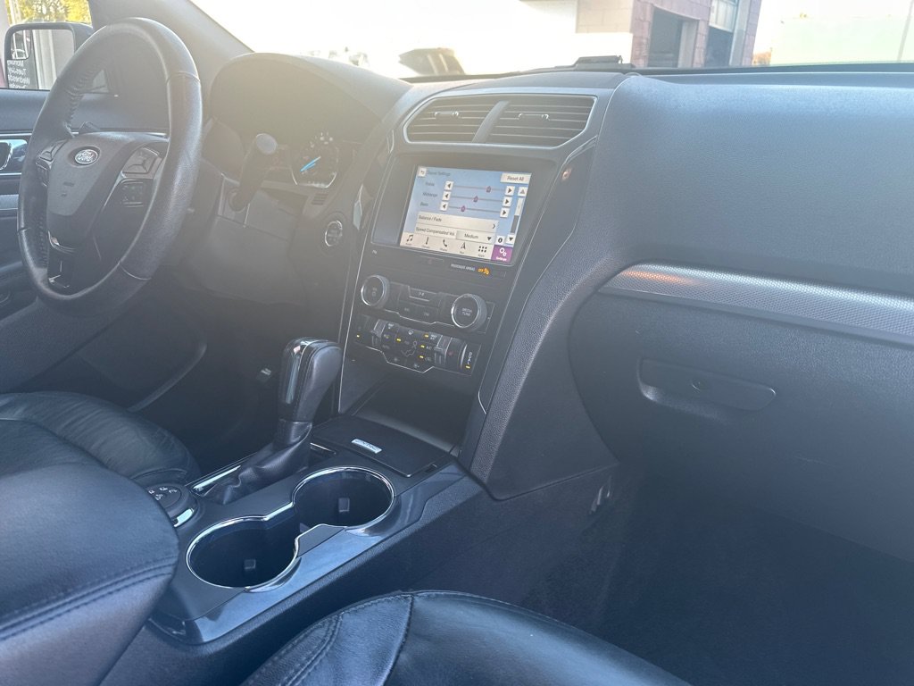 Used 2018 Ford Explorer XLT w/ Equipment Group 202A AWD/4WD image 8
