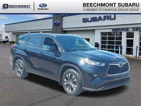 Used 2020 Toyota Highlander XLE AWD/4WD image 1