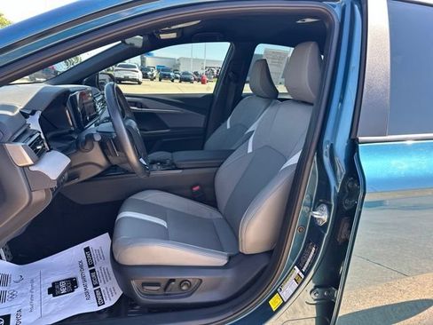 Used 2025 Toyota Camry SE w/ Convenience Package FWD image 10