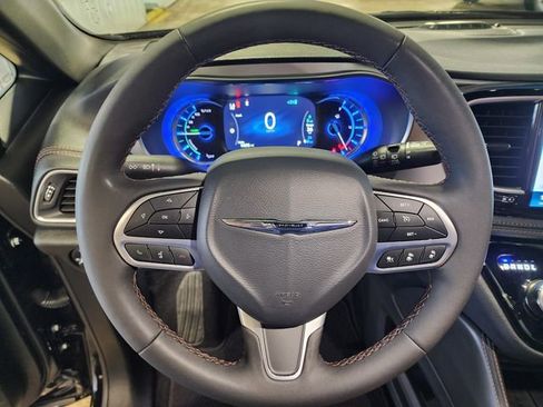 Used 2025 Chrysler Pacifica Pinnacle FWD image 25