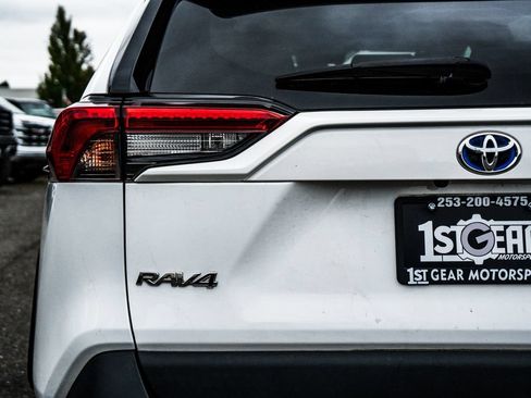 Used 2021 Toyota RAV4 XLE w/ XLE Grade Weather Package AWD/4WD image 10