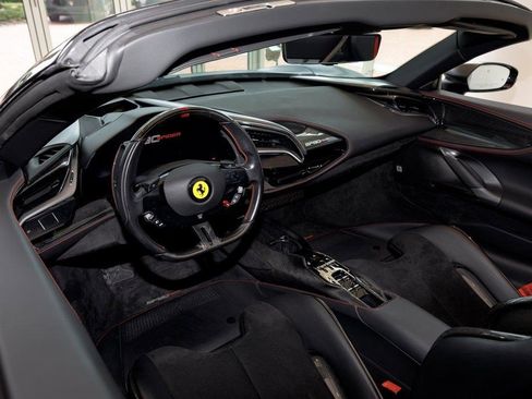 Used 2022 Ferrari SF90 Spider image 24
