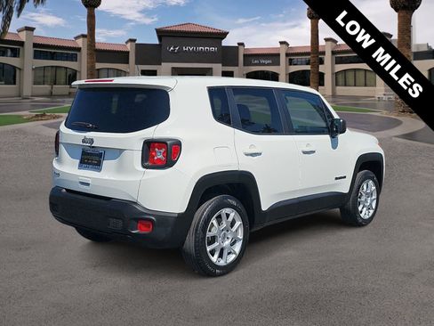 Used 2023 Jeep Renegade Latitude AWD/4WD image 8