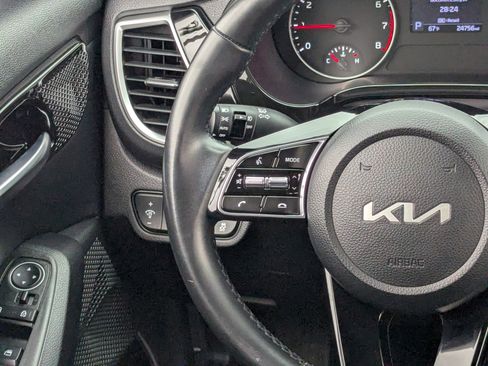 Certified 2023 Kia Seltos EX image 17