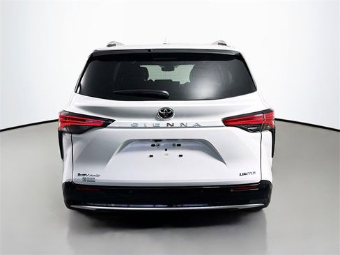 New 2026 Toyota Sienna Limited image 7