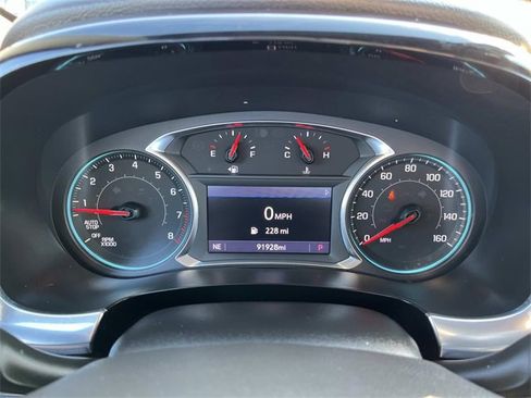 Used 2022 Chevrolet Traverse LT image 39