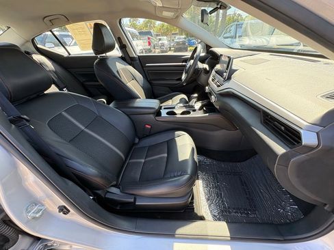 Used 2024 Nissan Altima 2.5 SR FWD image 17