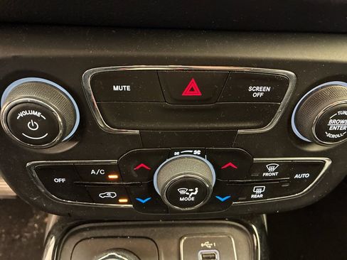 Used 2019 Jeep Compass Limited AWD/4WD image 21