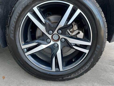 Used 2023 Volvo XC40 B5 Plus AWD/4WD image 25