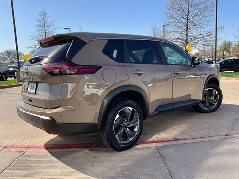 Used 2025 Nissan Rogue SV image 6