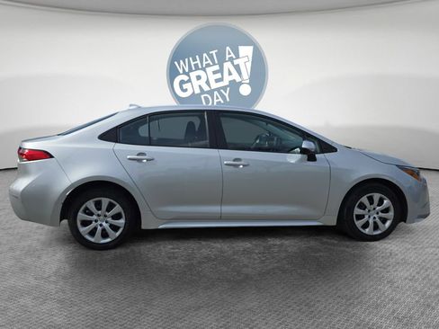 Used 2023 Toyota Corolla LE image 2