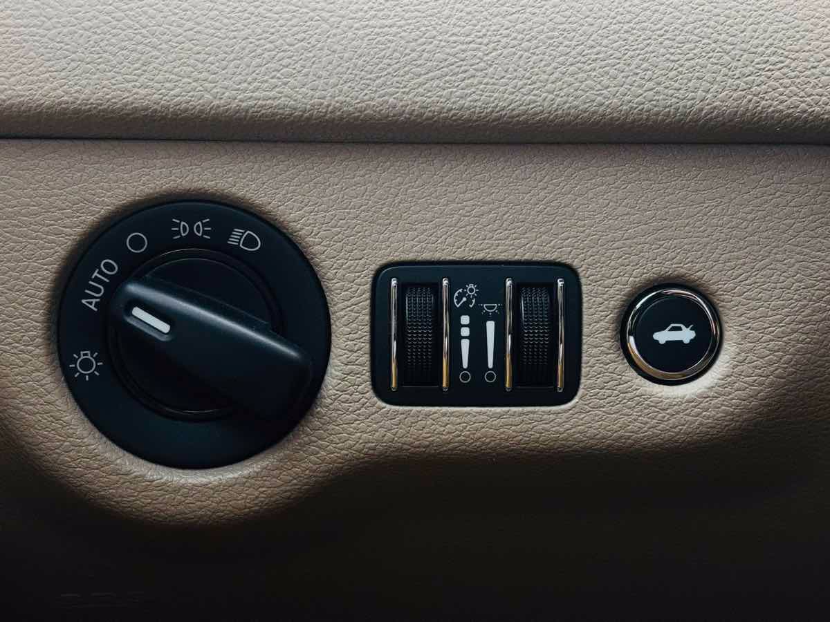 Used 2014 Chrysler 300 AWD image 53
