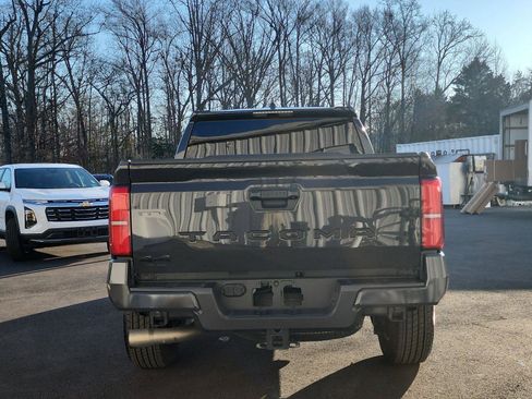 Used 2024 Toyota Tacoma TRD Sport image 4