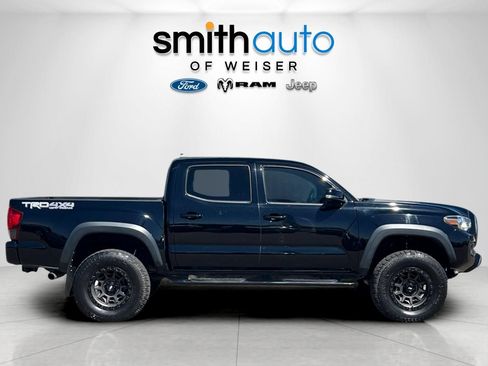 Used 2019 Toyota Tacoma TRD Off-Road AWD/4WD image 3