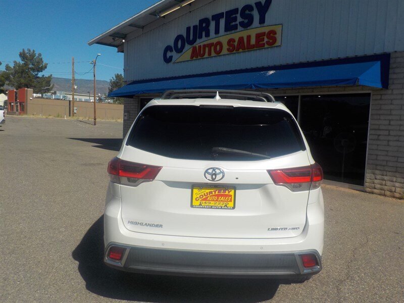 Used 2018 Toyota Highlander Limited AWD/4WD image 10