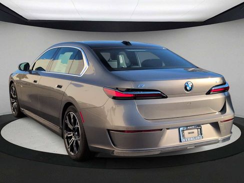 Used 2025 BMW i7 eDrive50 RWD image 6