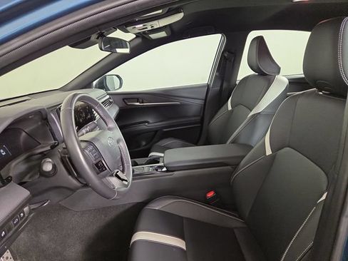 Used 2025 Toyota Camry SE FWD image 12