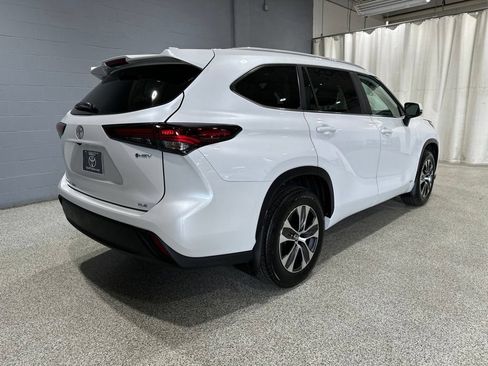 Certified 2026 Toyota Highlander XLE AWD/4WD image 4