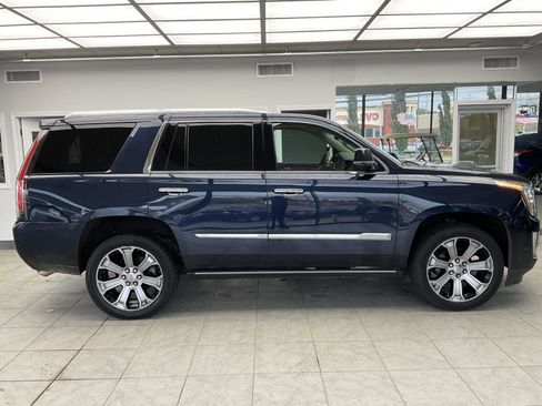 Used 2018 Cadillac Escalade Premium Luxury image 5