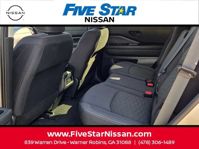 Used 2024 Nissan Pathfinder S FWD image 6