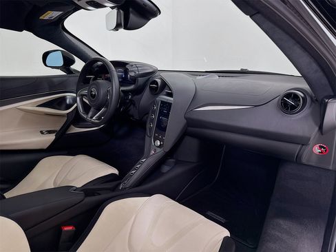 Used 2024 McLaren 750S image 22