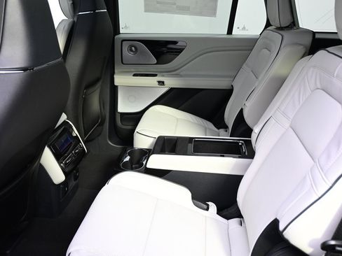 New 2026 Lincoln Aviator Black Label w/ Jet Appearance Package image 21