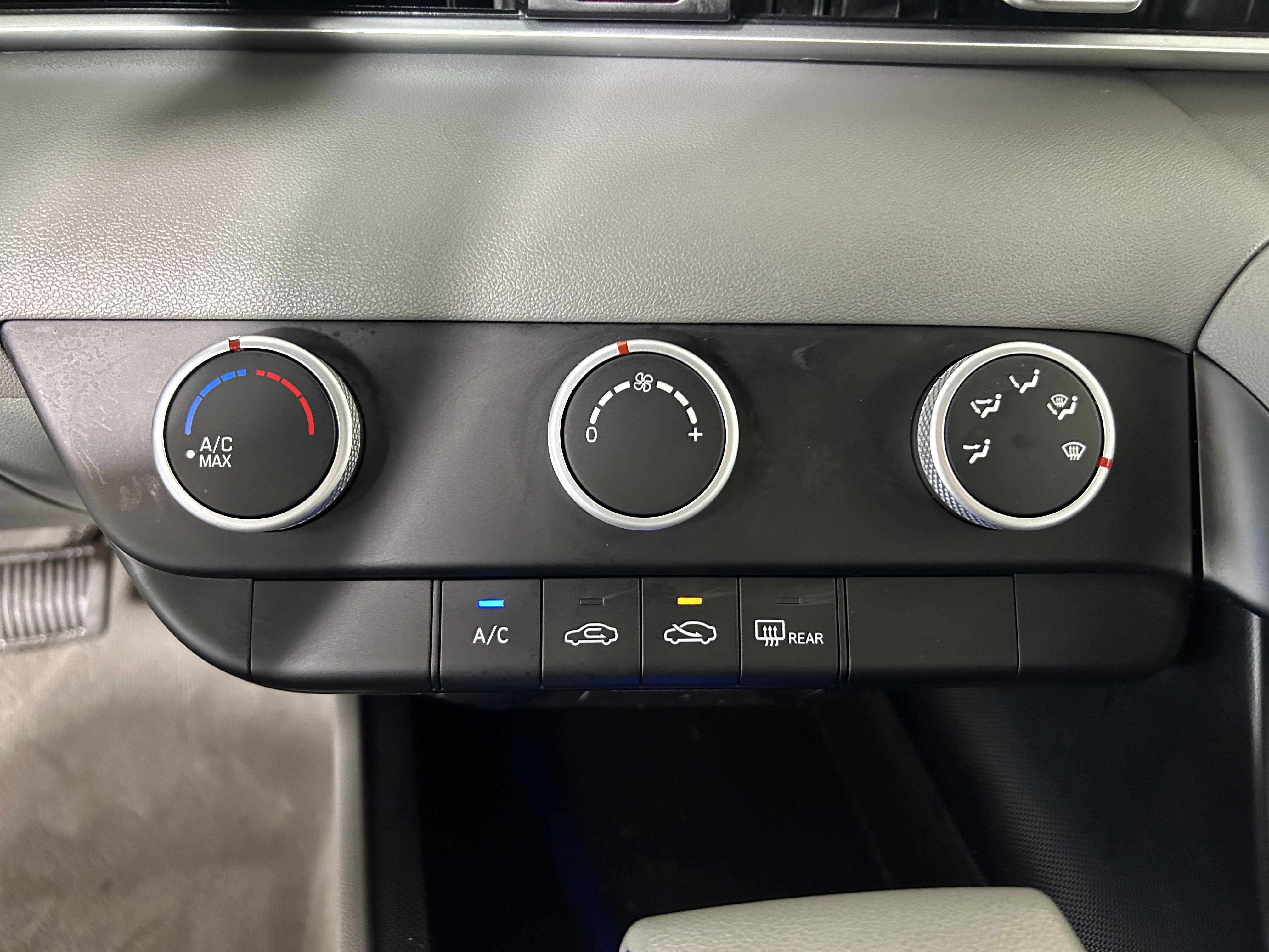Used 2021 Hyundai Elantra SE FWD image 19