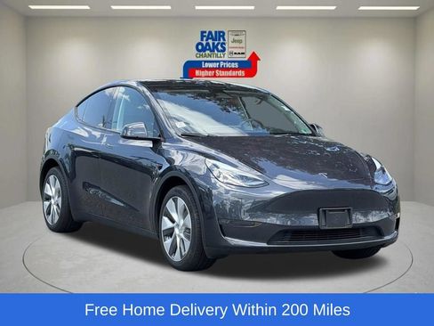 Used 2024 Tesla Model Y Long Range AWD/4WD image 1