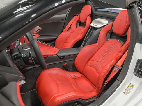 Used 2024 Chevrolet Corvette Stingray Premium Conv w/ Z51 Performance Package image 13