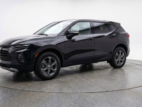 Used 2025 Chevrolet Blazer LT FWD image 3