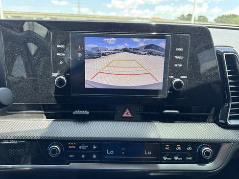 Certified 2025 Kia Sportage LX FWD image 33