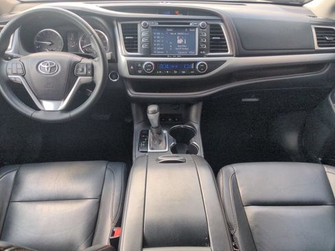 Used 2016 Toyota Highlander XLE AWD/4WD image 14