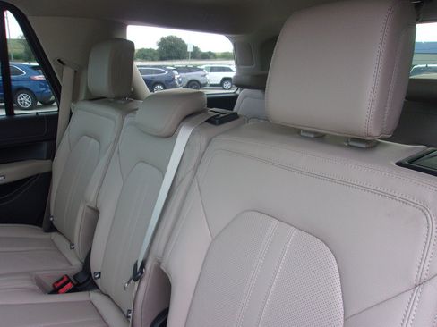 Used 2022 Ford Expedition Limited AWD/4WD image 19