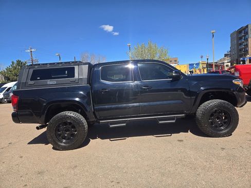 Used 2018 Toyota Tacoma TRD Sport w/ Technology Package image 11
