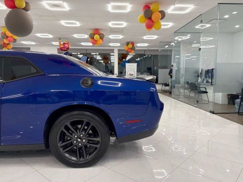 Used 2019 Dodge Challenger SXT w/ Plus Package image 7