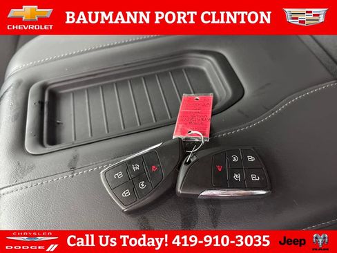 Used 2022 GMC Yukon SLE w/ Gmc Pro Safety Plus Package AWD/4WD image 30