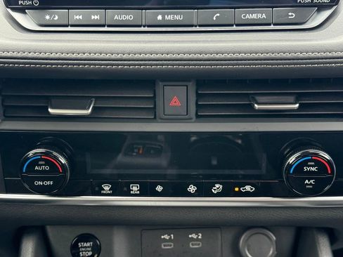 Used 2025 Nissan Rogue SV image 30