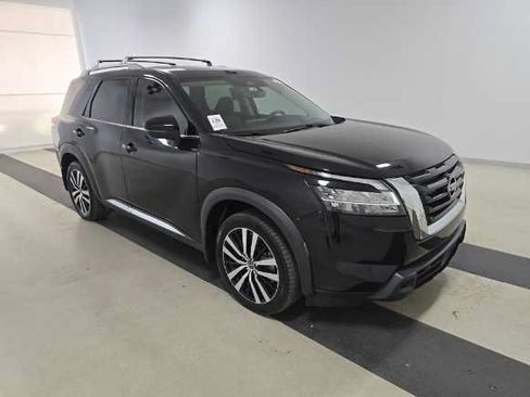 Used 2024 Nissan Pathfinder Platinum w/ Cargo Package AWD/4WD image 3
