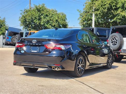 Used 2024 Toyota Camry SE image 7