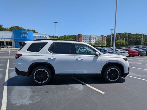 New 2026 Honda Pilot Touring image 2