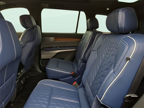 New 2026 Cadillac Vistiq Premium Luxury w/ LPO, Floor Liner Package image 16